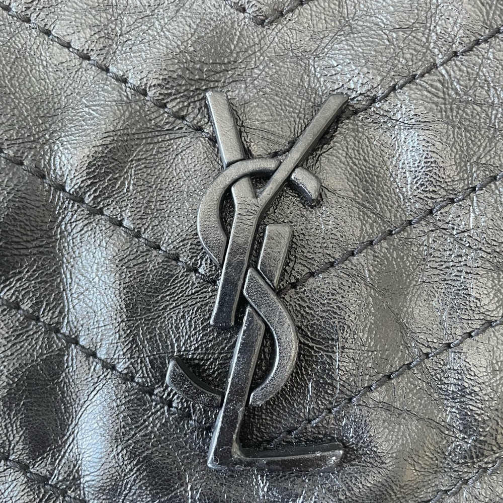 Niki medium crinkled leather shoulder bag - Picture 9 of 14